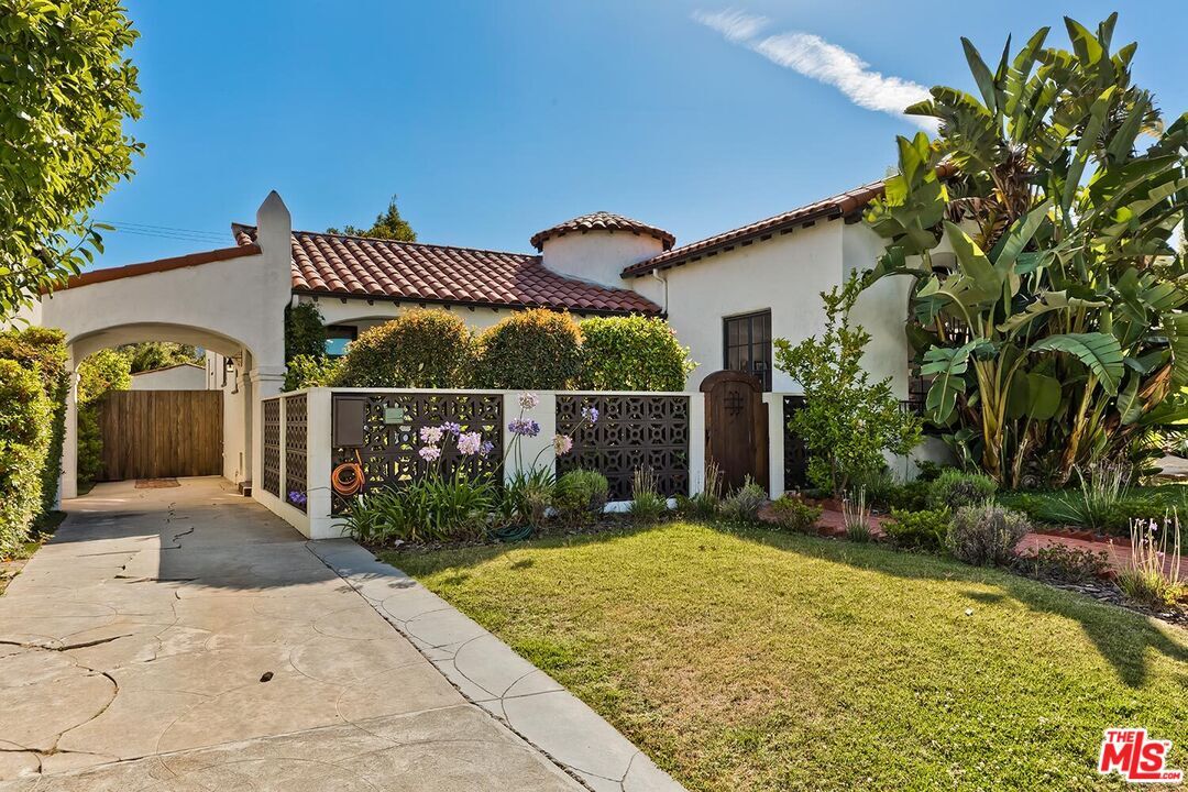 Property Photo: 1911 Camden Ave CA 90025