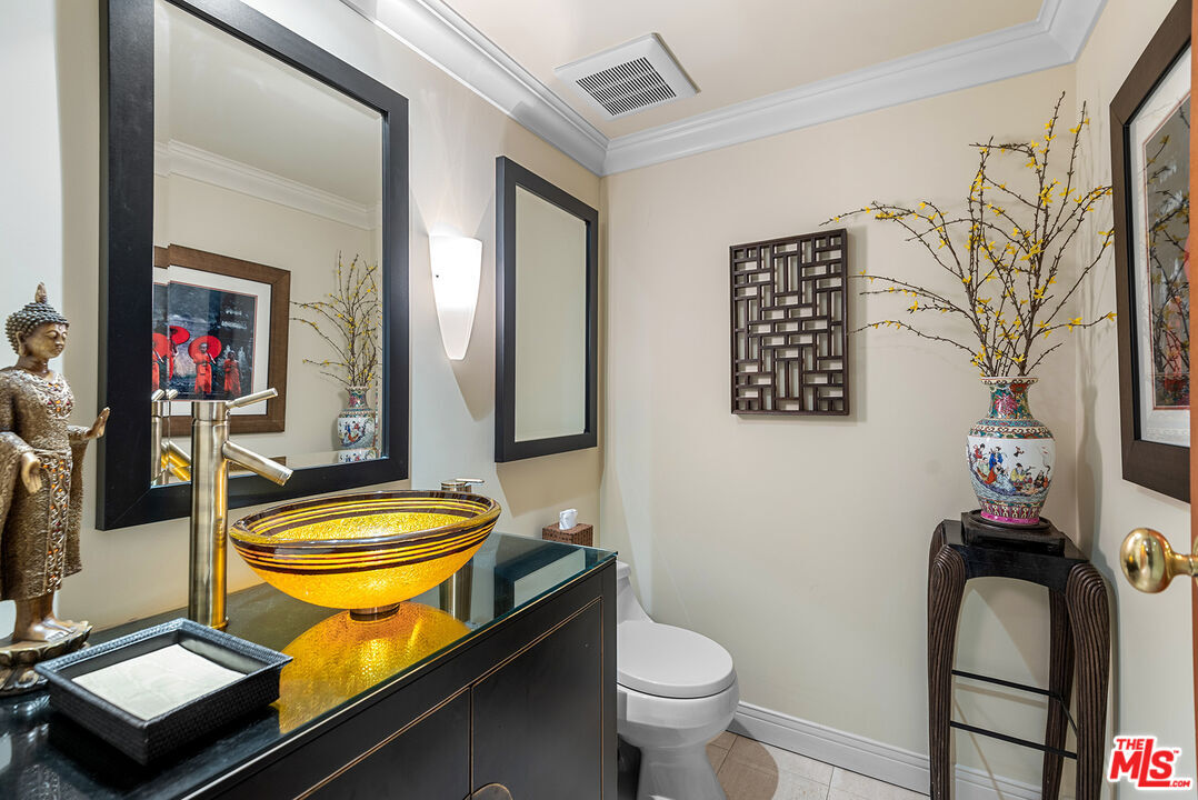 Property Photo: 851 N Kings Rd CA 90069