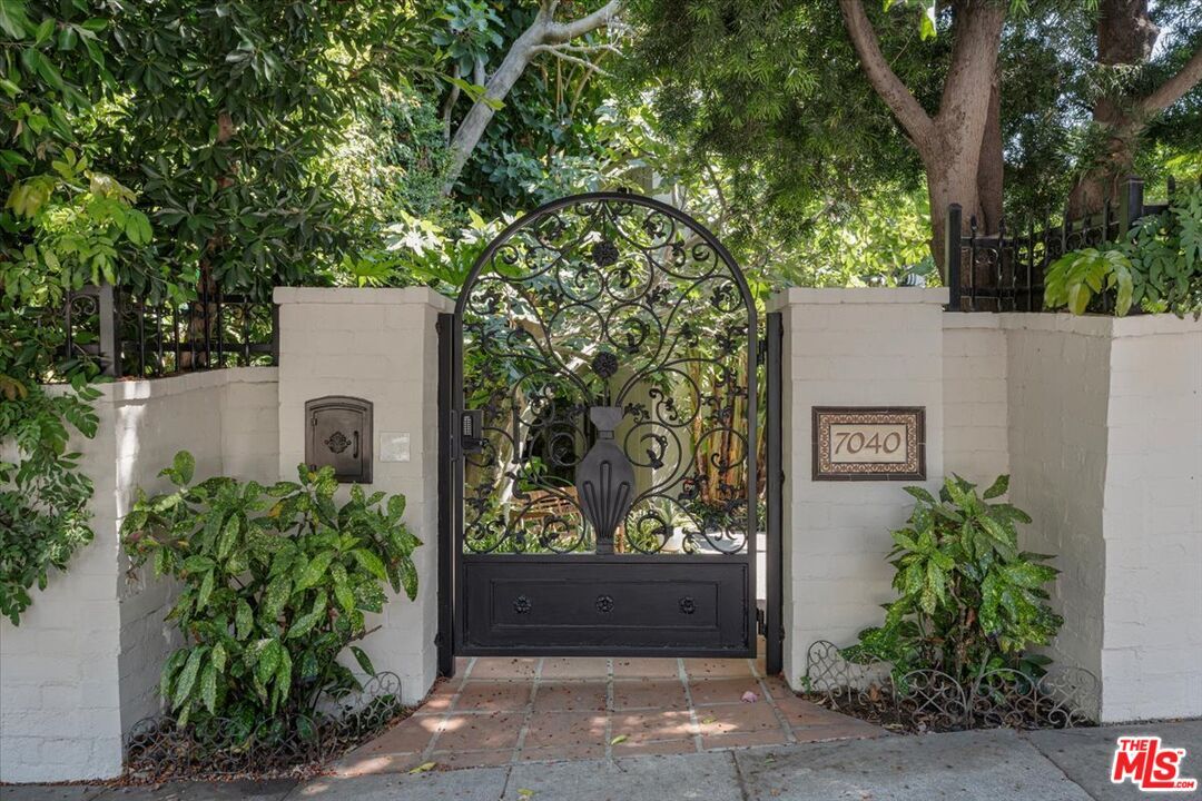 Property Photo: 7040 Hillside Ave CA 90068