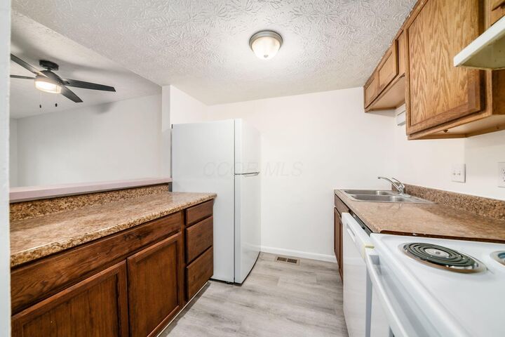 Property Photo: 2844 Stonecreek Court OH 43224
