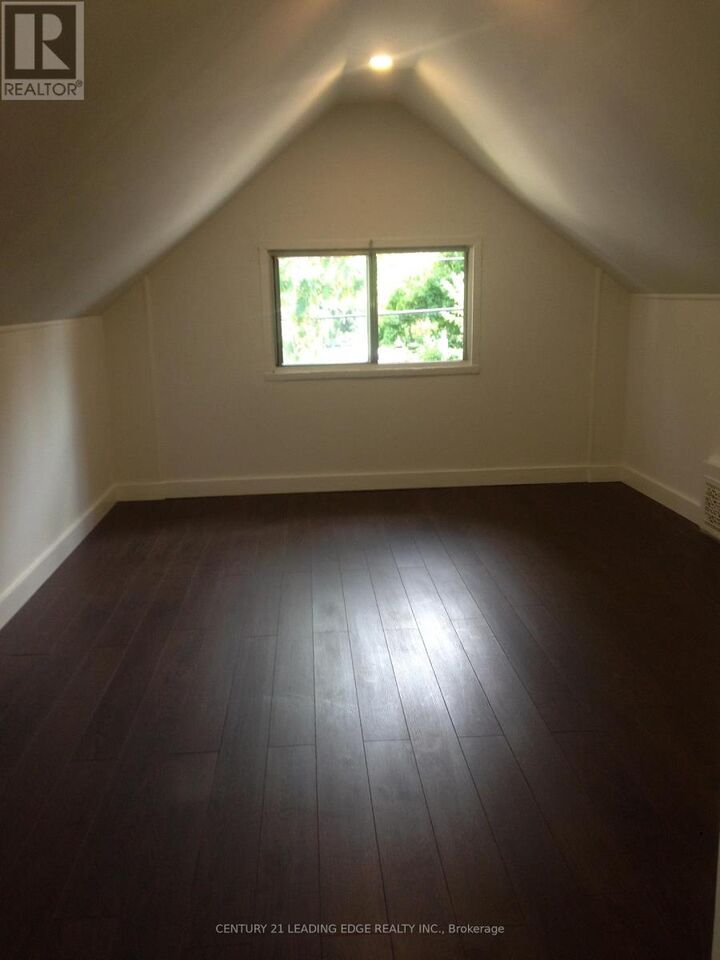 Photo de la propriété:  360A Lawrence Avenue West  ON M5M 1B7 