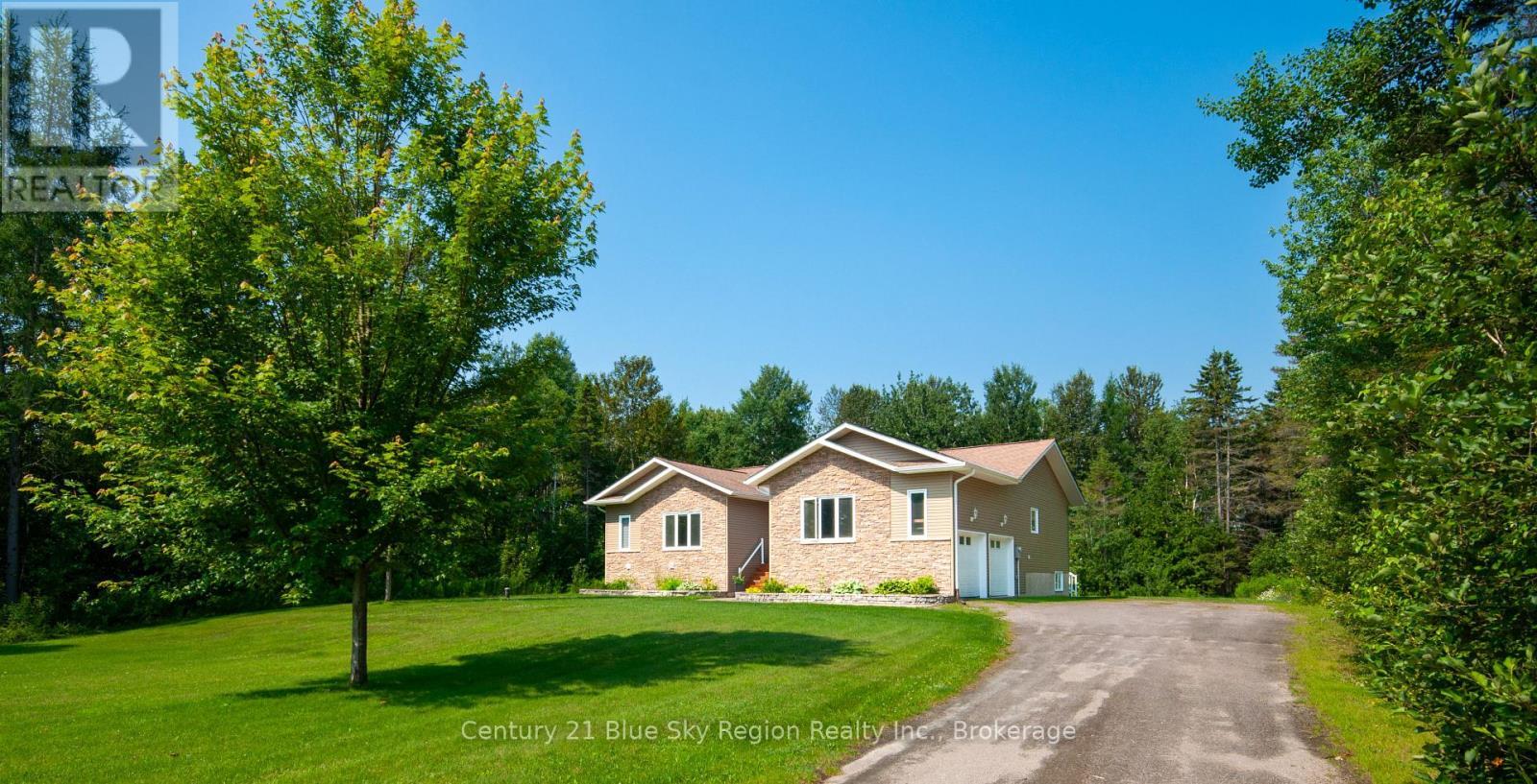 Property Photo:  805 Evansville Drive  ON P2B 2K5 