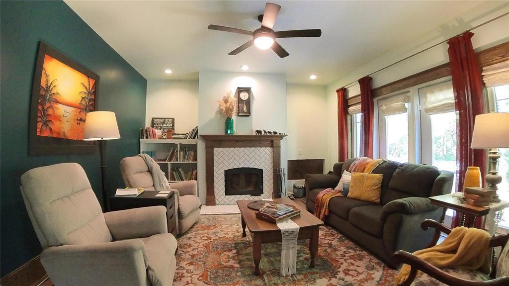 Property Photo: 385 South Railway Street MB R0K 0L0