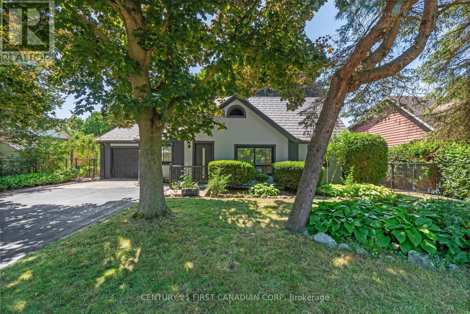 Photo de la propriété: 596 Kingsway Avenue North ON N6H 3A1