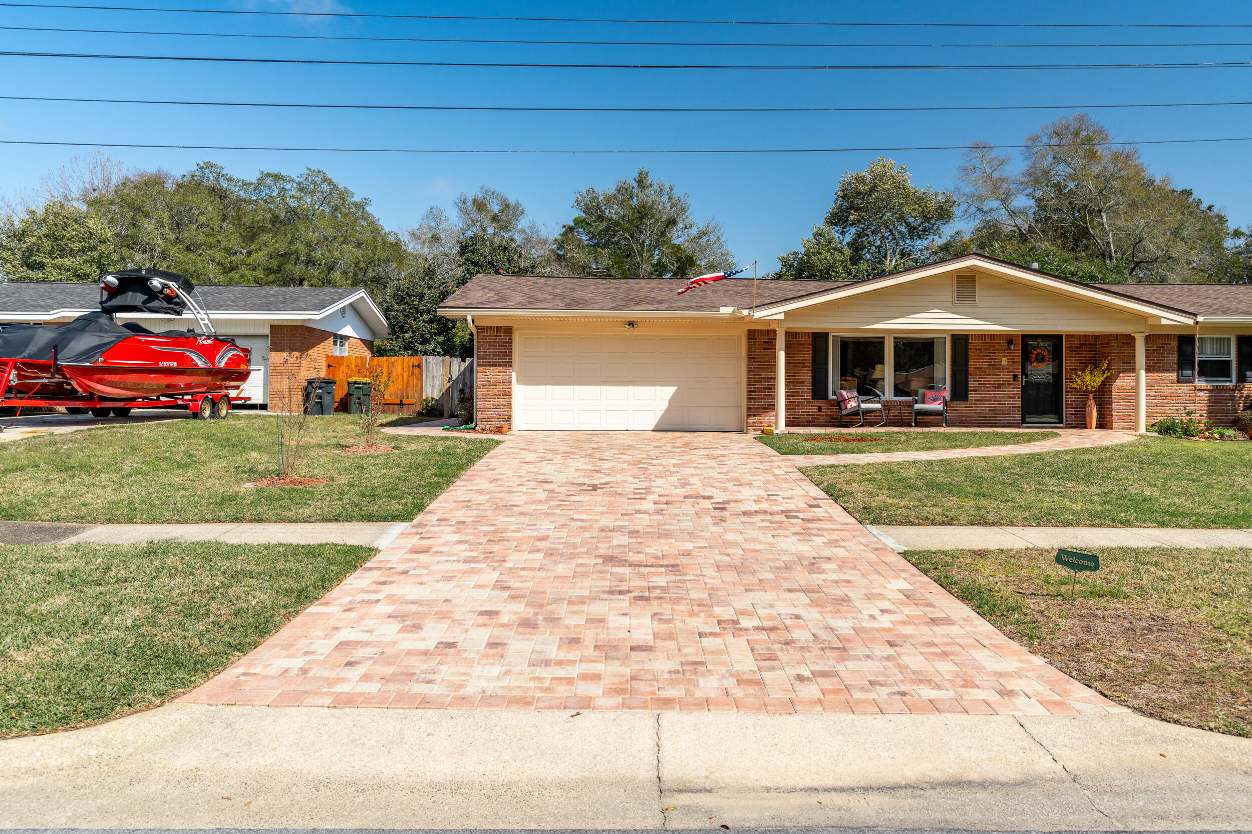 Property Photo: 666 NE Fairway Avenue FL 32547