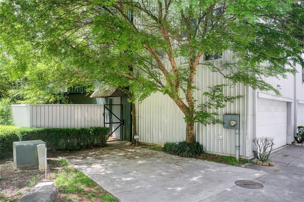 Property Photo: 241 Maynard Terrace SE 7 GA 30316