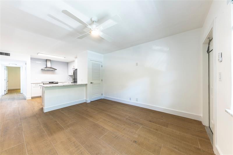 Property Photo: 530 S Federal Hwy 11 FL 33301