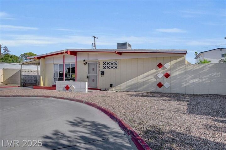 Property Photo: 1597 Capistrano Avenue NV 89169