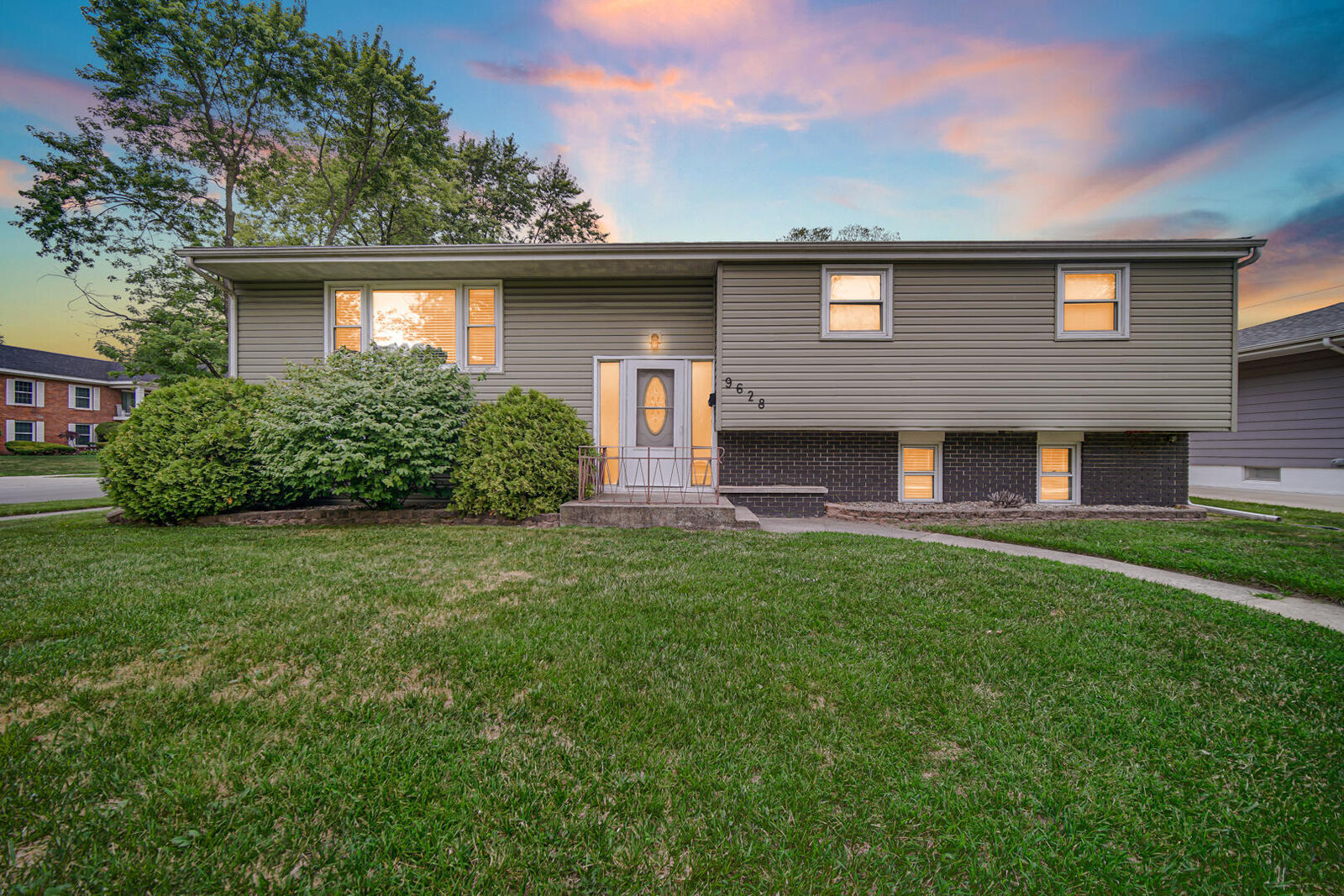Property Photo:  9628 Crestwood Avenue  IN 46321 
