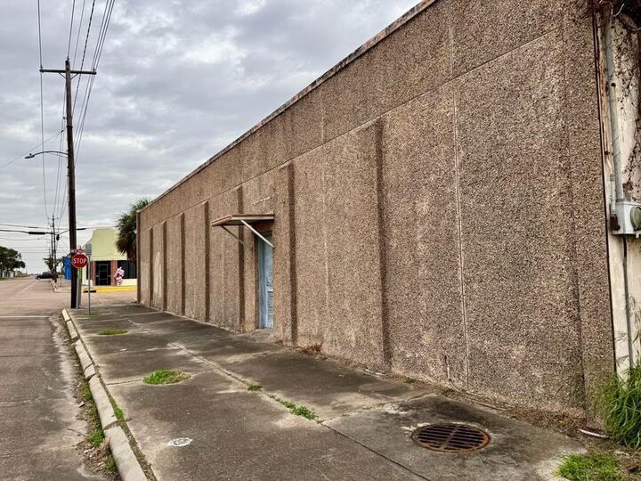 Property Photo:  131 W Broad Street  TX 77541 