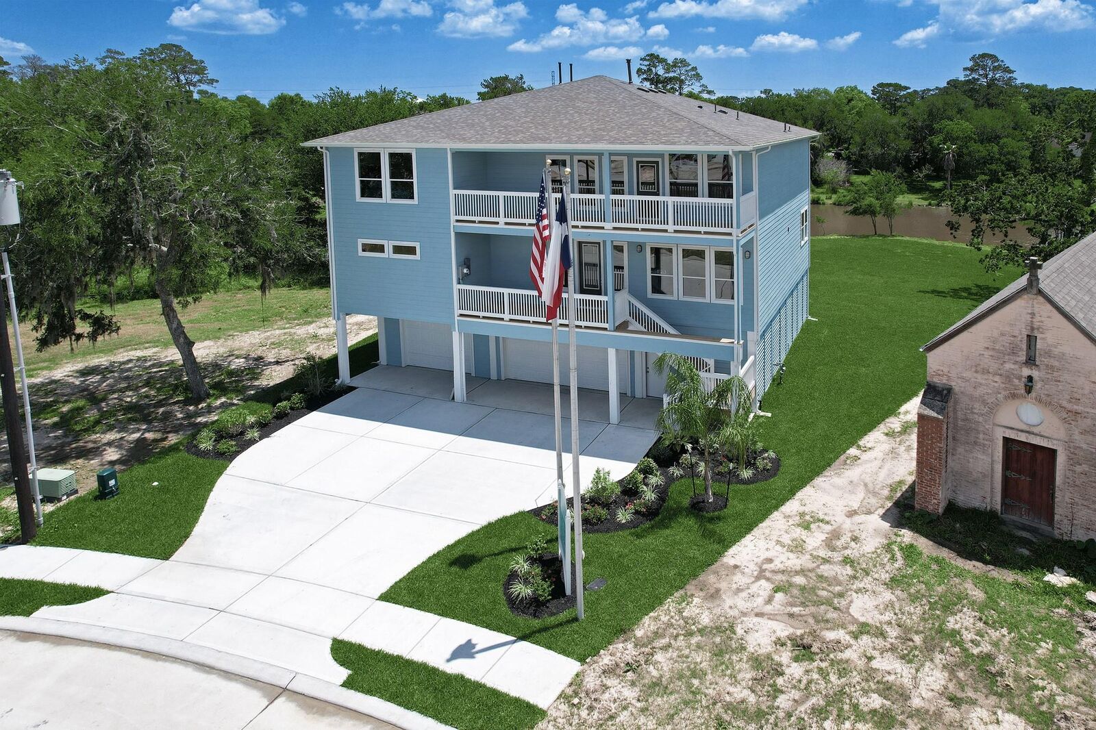 Property Photo:  3921 Peacock Isle Drive  TX 77539 