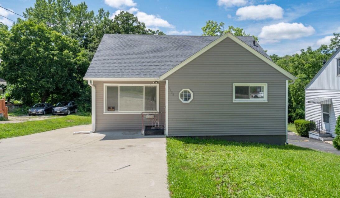 Property Photo: 3120 30th Street IA 50310