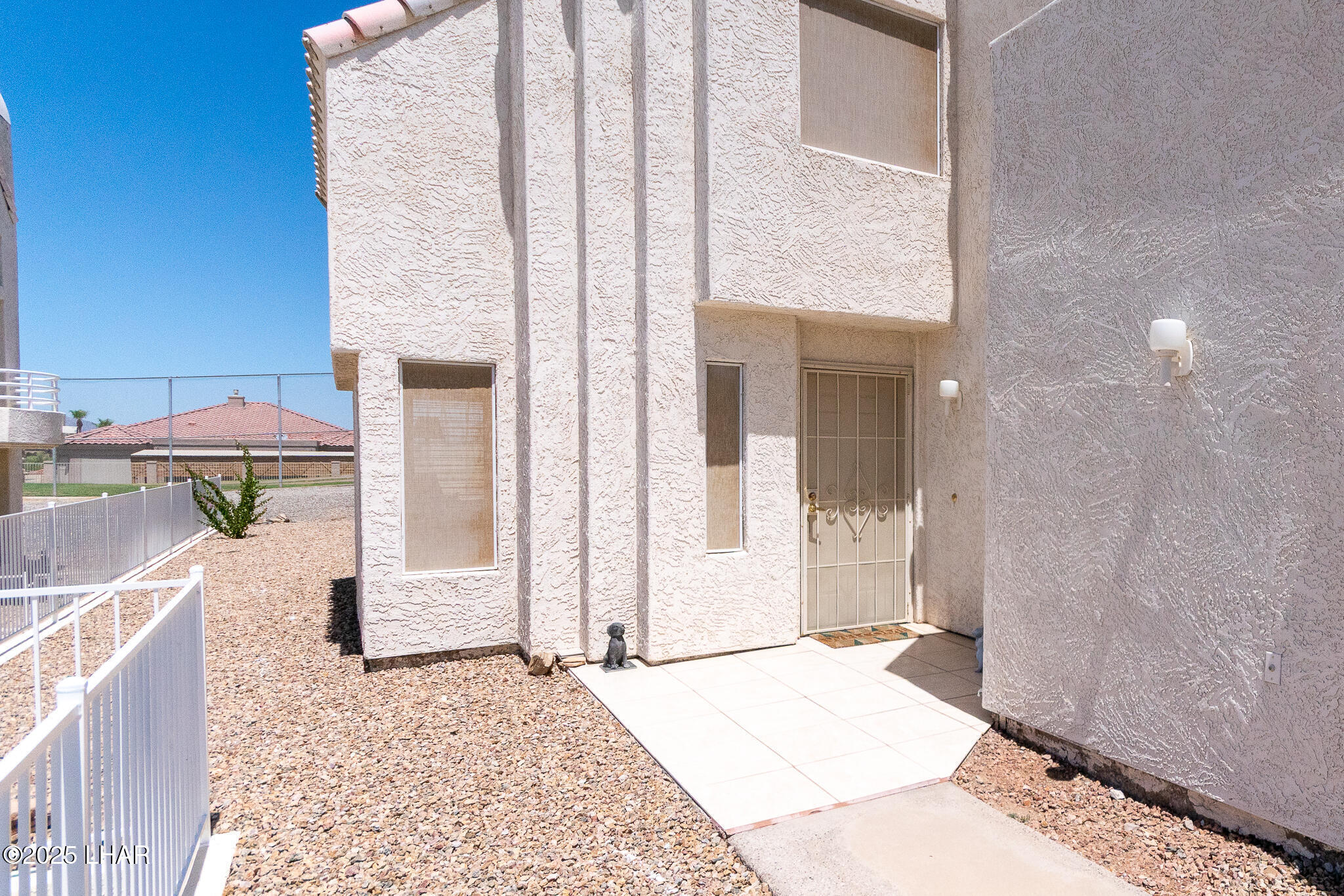 Property Photo: 420 Acoma Blvd 17 AZ 86406