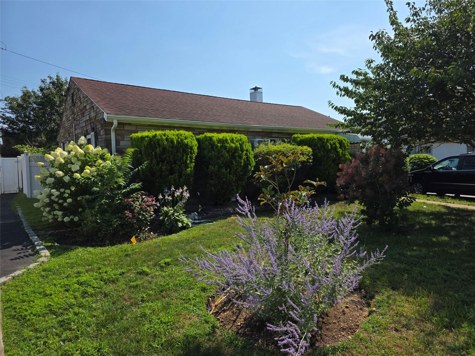 Property Photo:  8 Reading Lane  NY 11714 