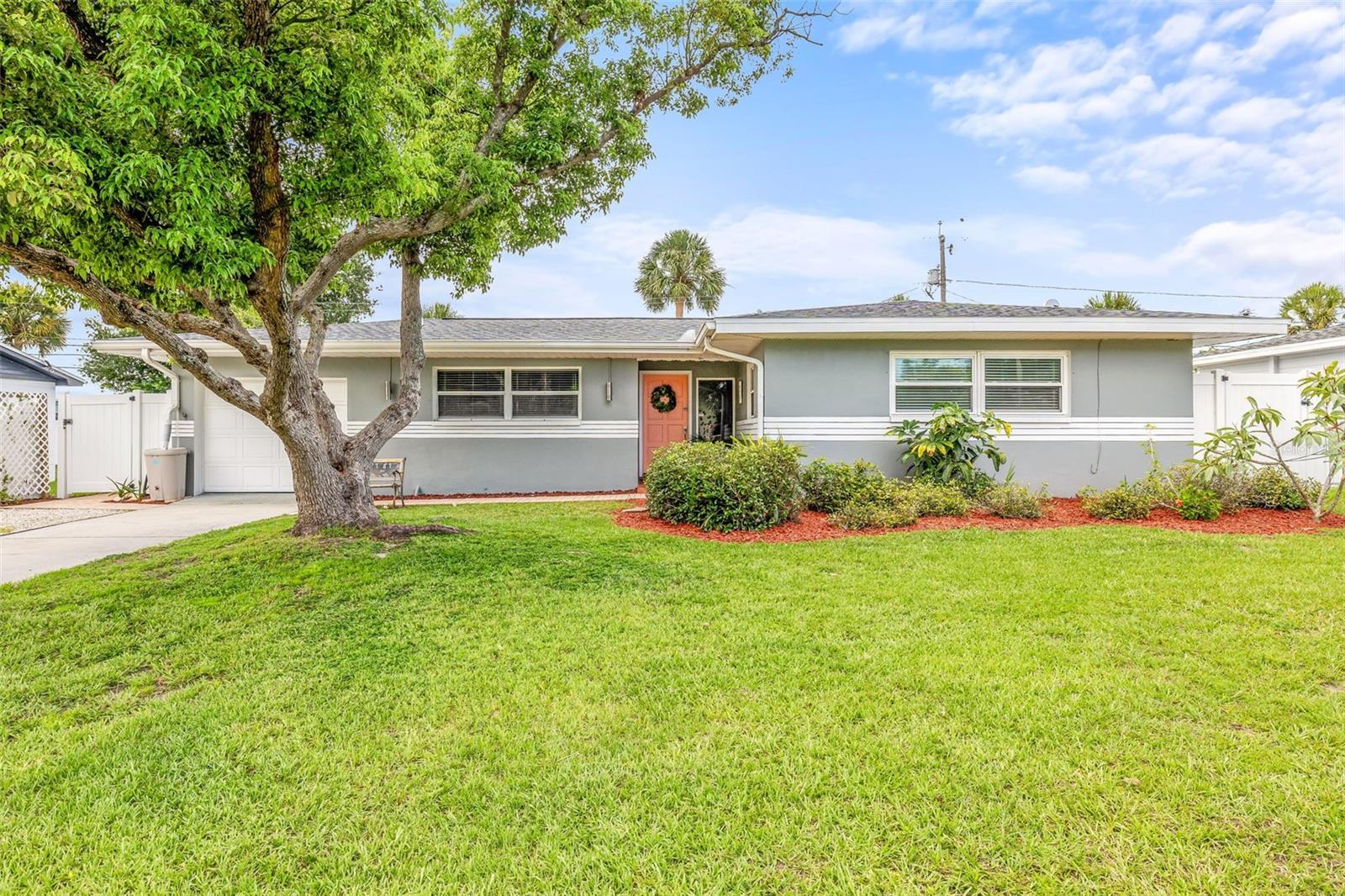 Property Photo: 10464 127th Avenue FL 33773
