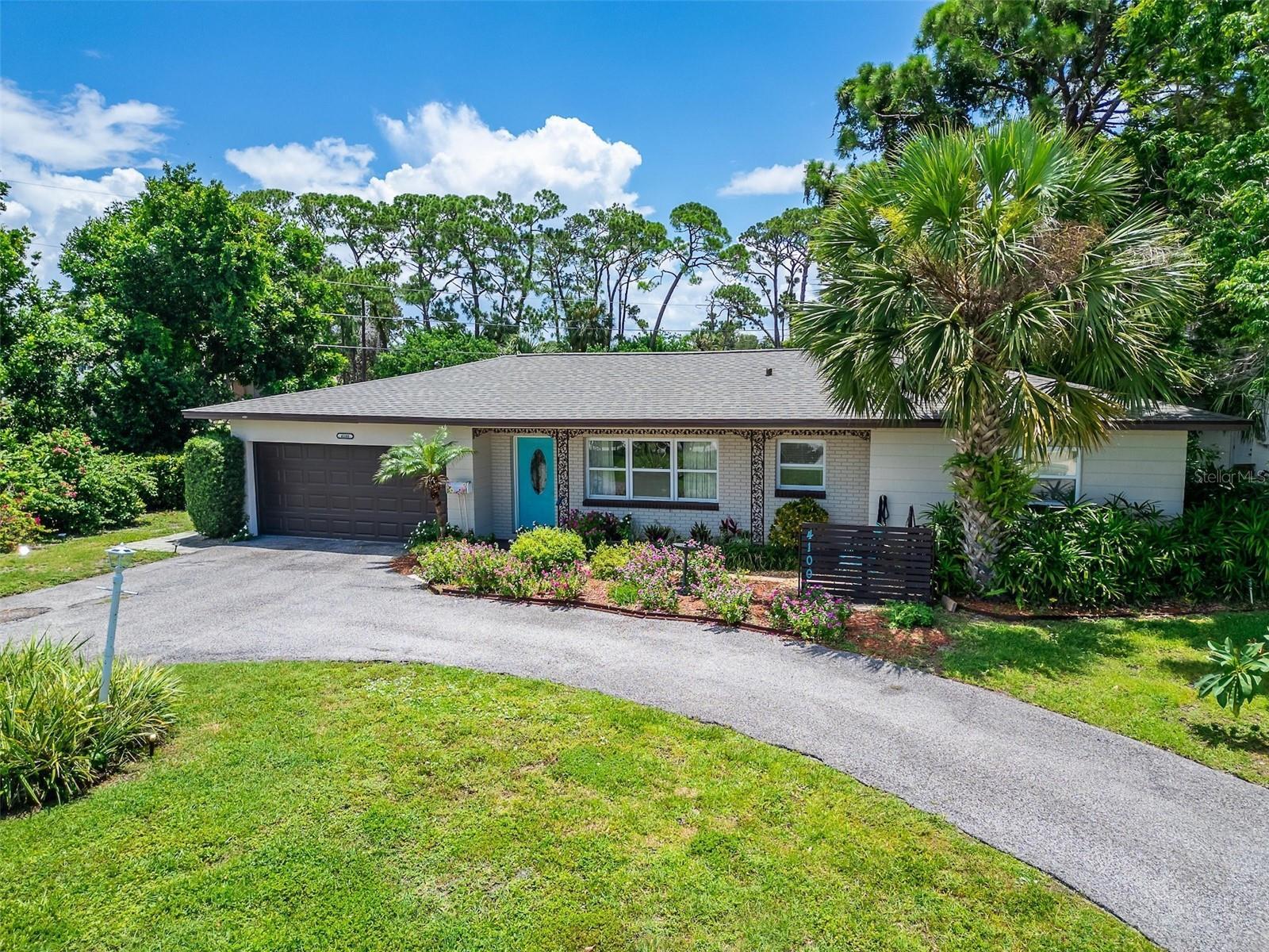 Property Photo: 4100 Narvarez Way S FL 33712