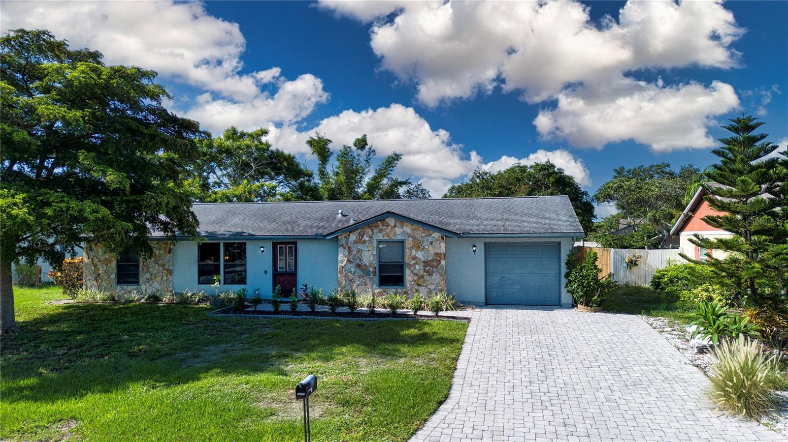 Property Photo: 6501 34th Avenue W FL 34209