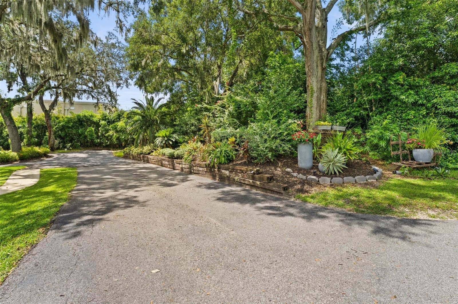 Property Photo: 3105 S Lakeshore Court FL 32726