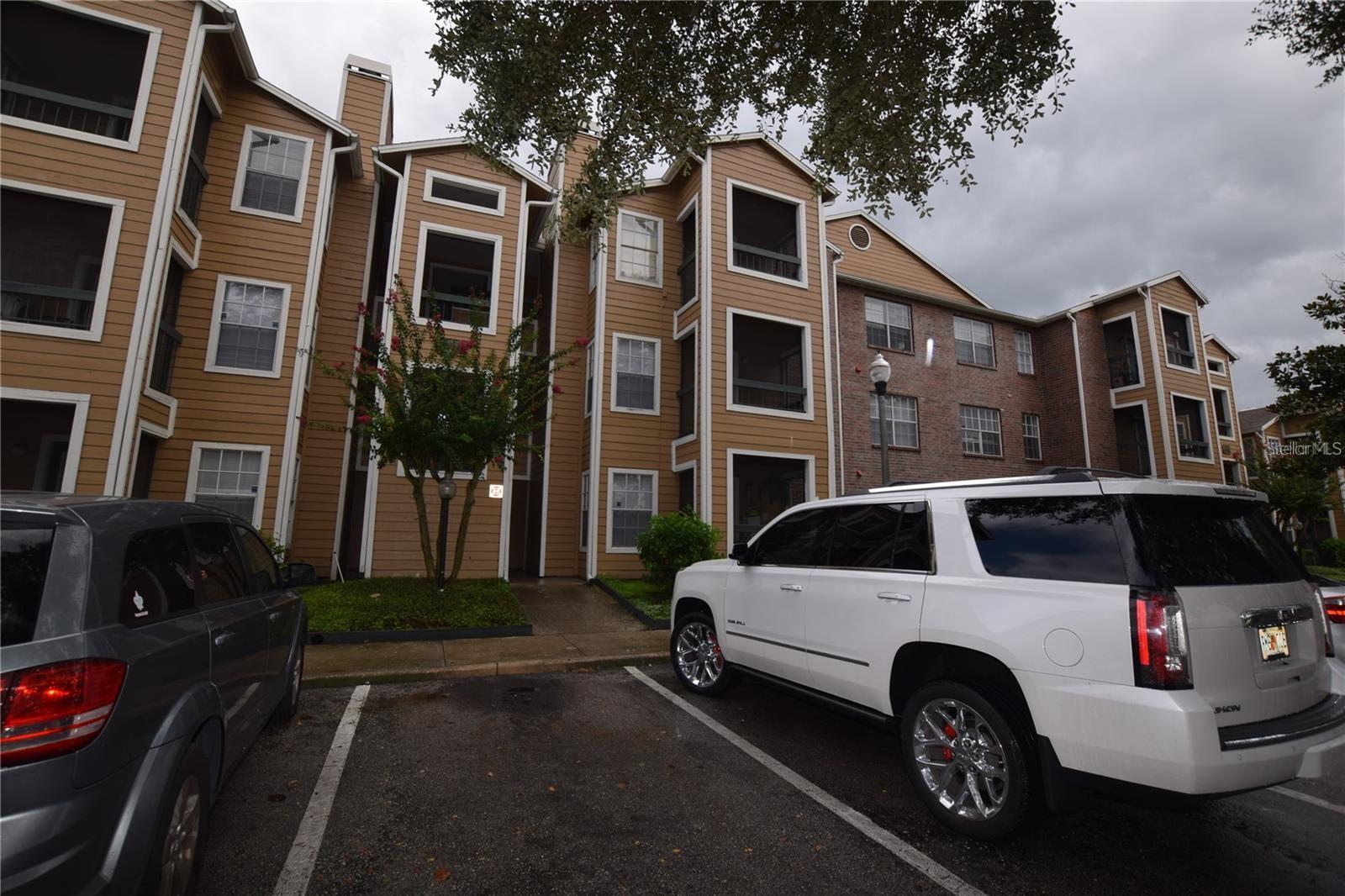 Property Photo:  4301 Lizshire Lane 310  FL 32822 