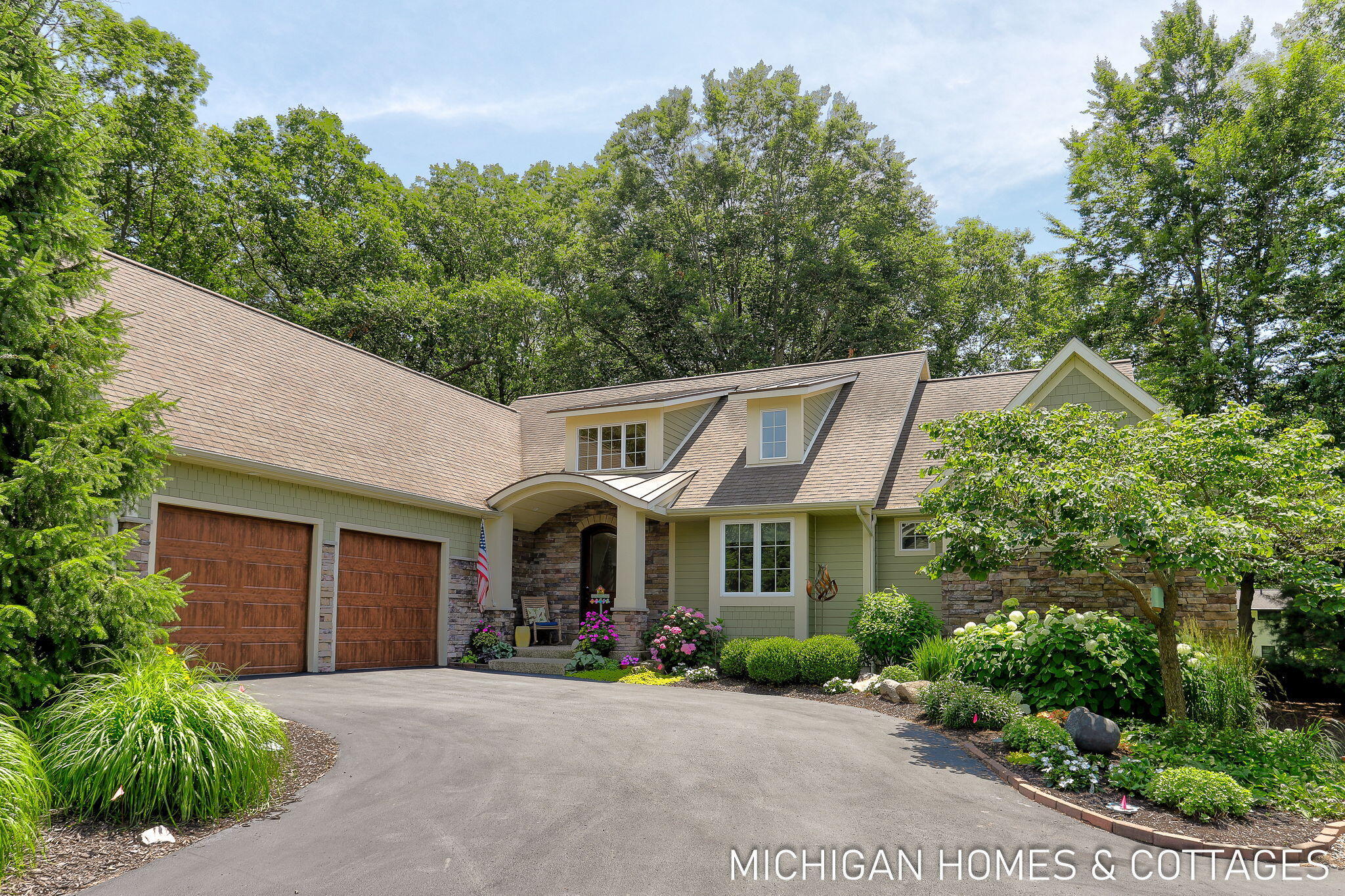 327 S Lakeshore Drive  Holland MI 49424 photo