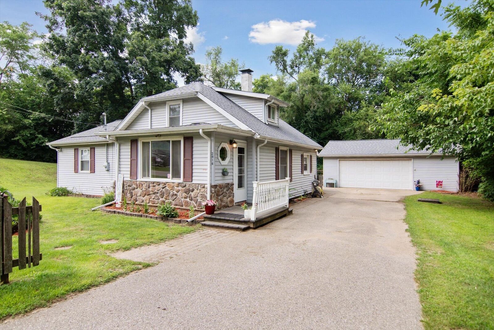 Property Photo: 2916 McGillivray Street MI 49203