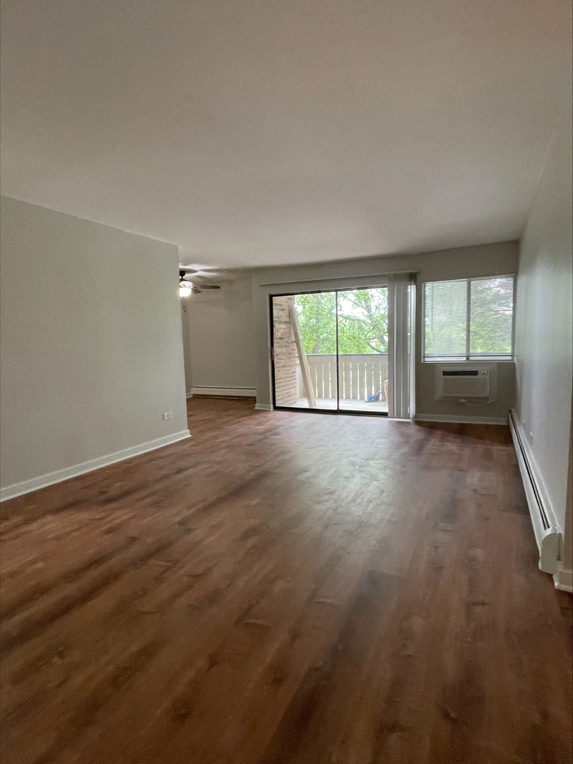 Property Photo:  1813 Hemlock Place 206  IL 60173 
