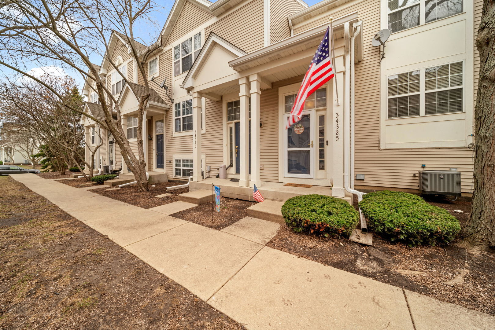 Property Photo:  34325 N Barberry Road  IL 60073 