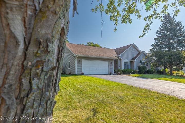 Property Photo:  300 Hankes Road  IL 60554 