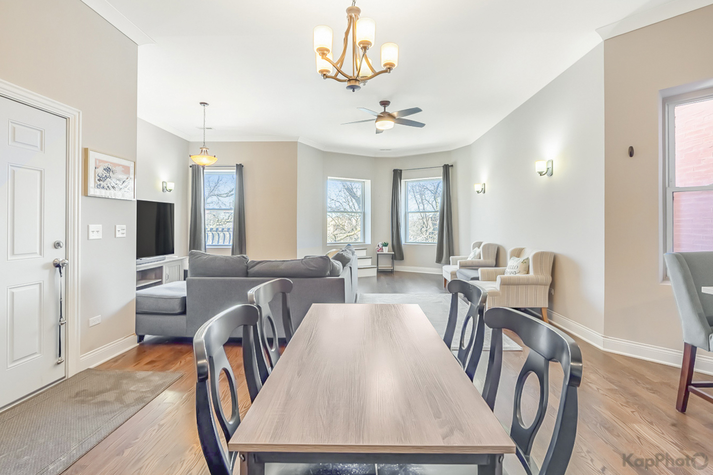 Property Photo:  4520 S King Drive 4B  IL 60653 