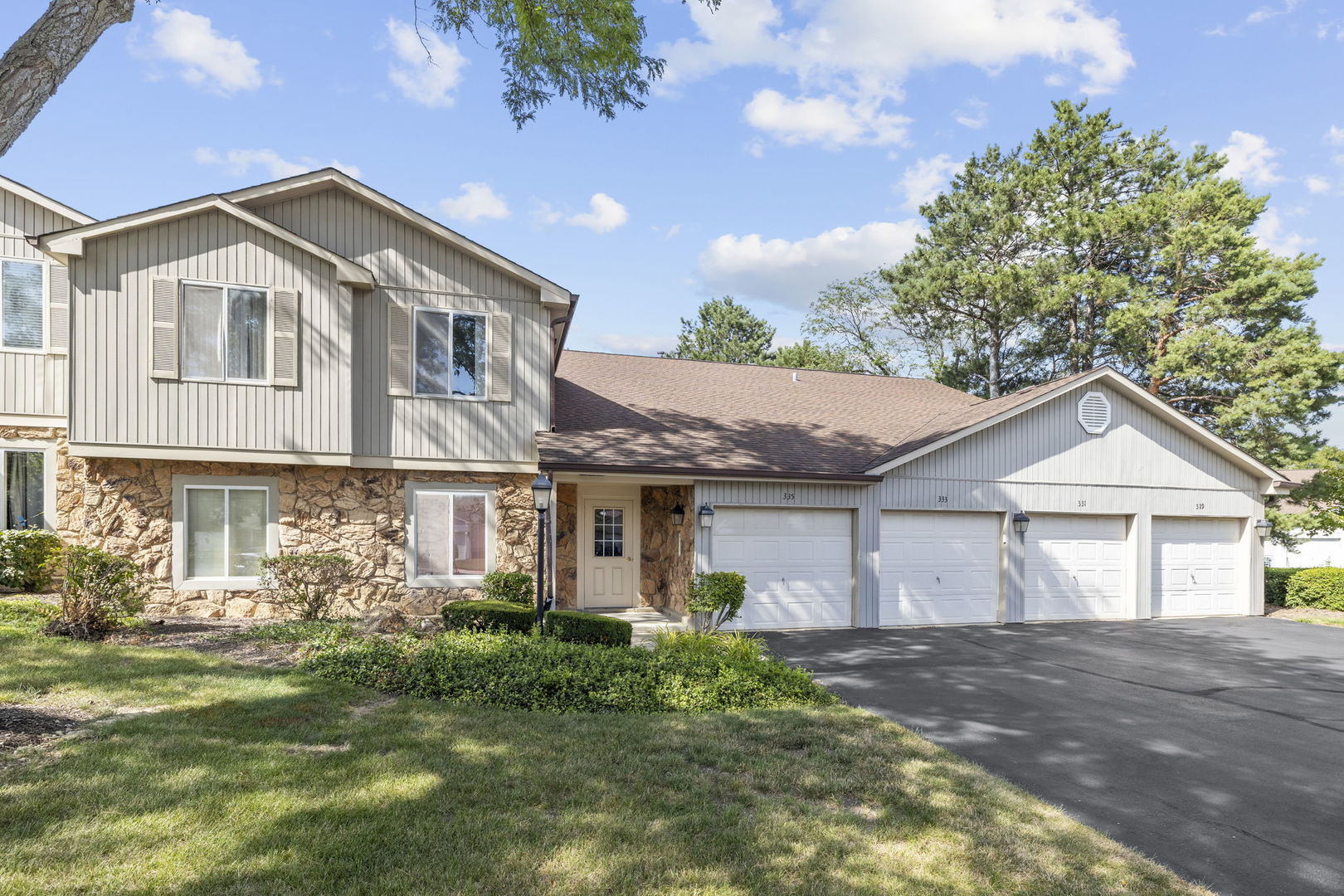 Property Photo: 331 Windstream Court 331 IL 60504