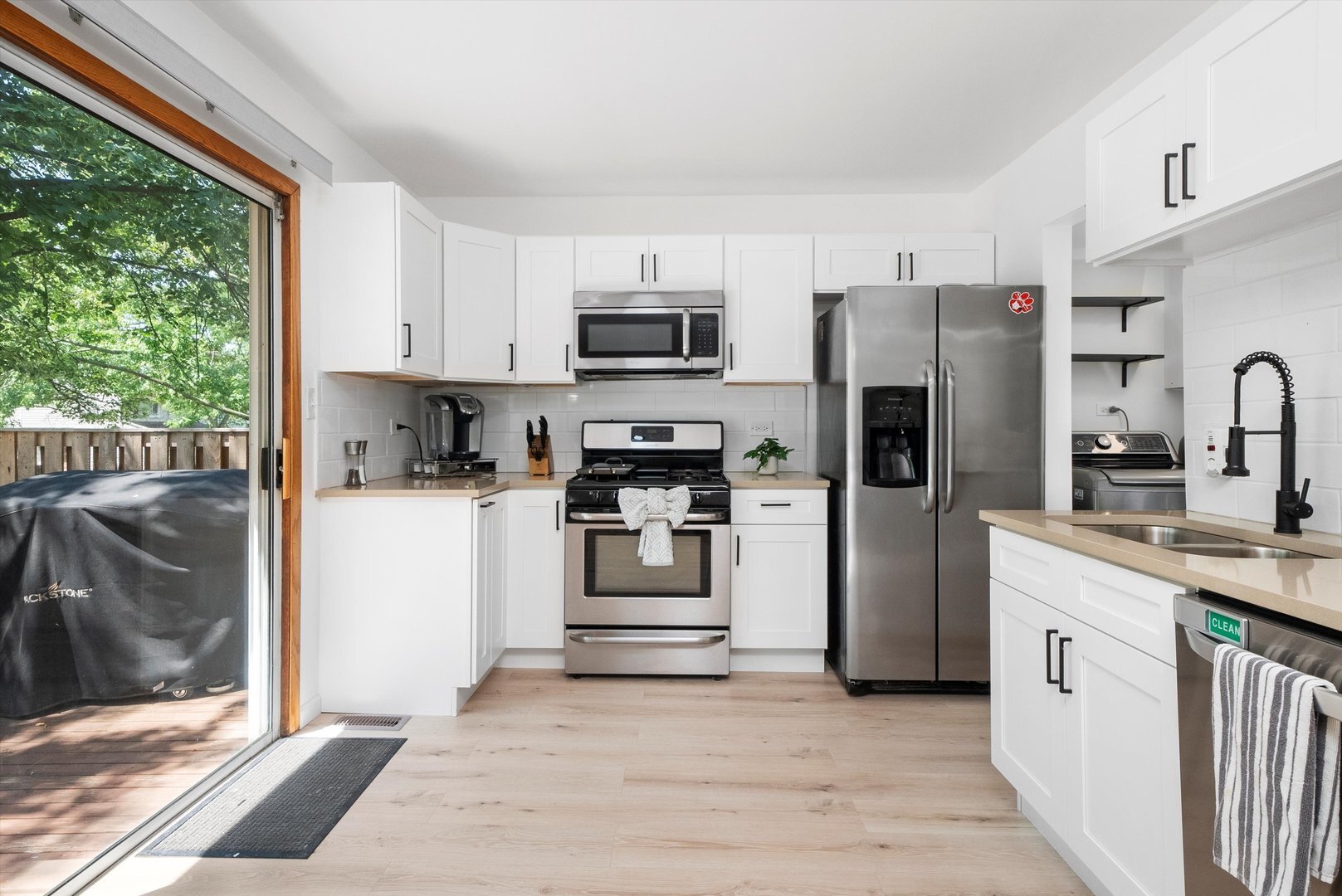 Property Photo: 7 Woodsorrel Place IL 60517