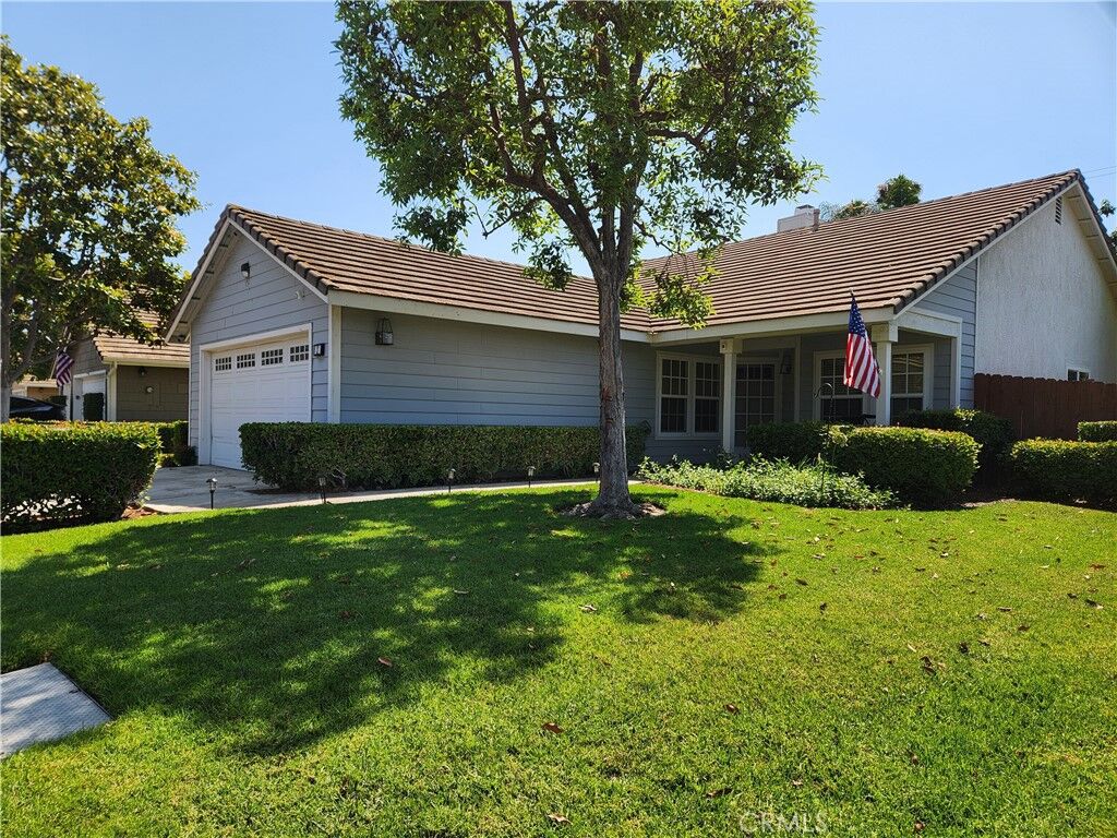 Property Photo:  2720 E Walnut Avenue 1  CA 92867