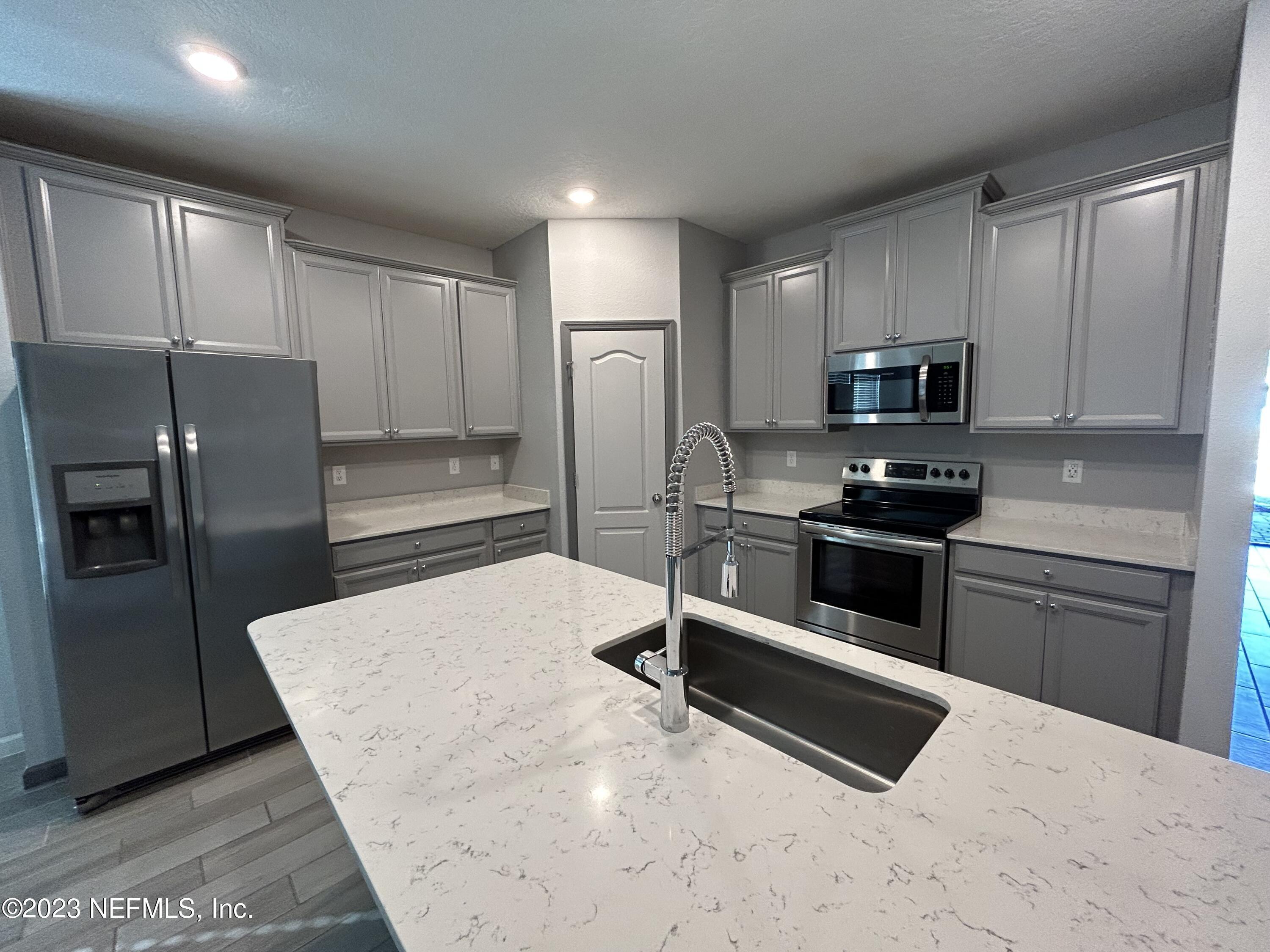 Property Photo: 10229 Powell Creek Court FL 32222
