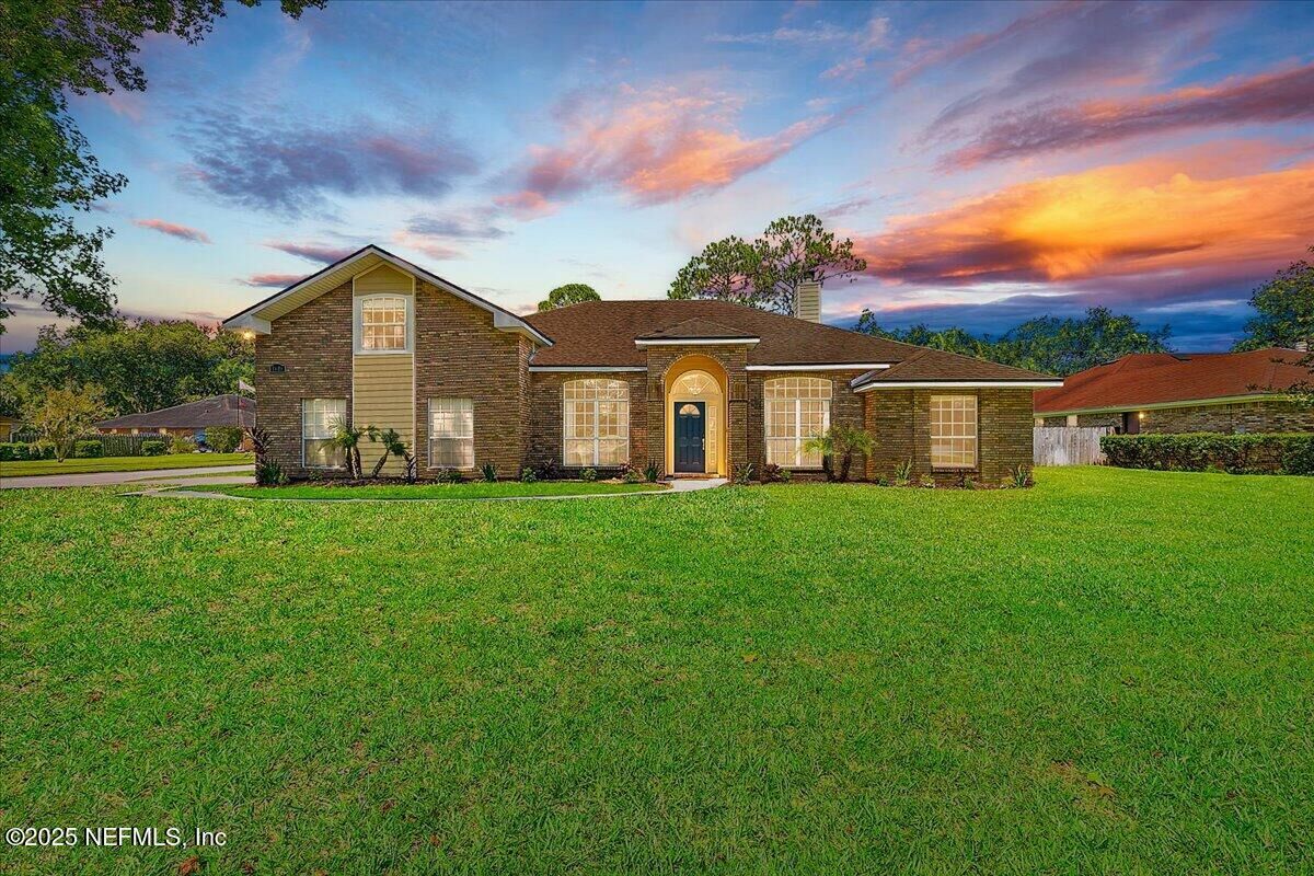 Property Photo:  1808 Grassington Way N  FL 32223 