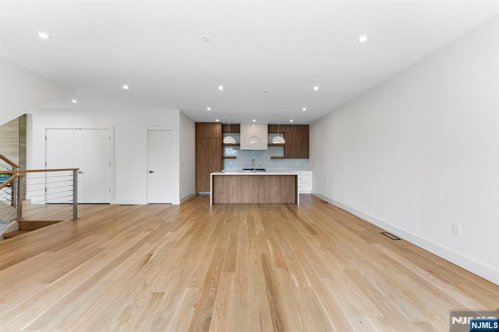 Property Photo:  135 Old Palisade Road B  NJ 07024 