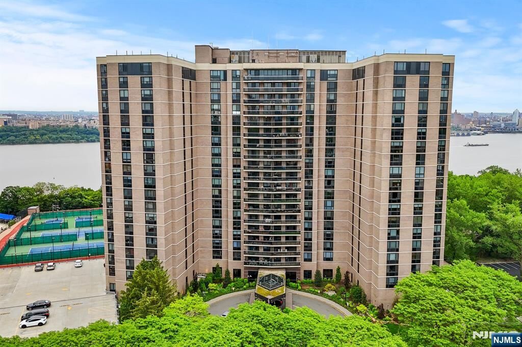 Property Photo: 1512 Palisade Avenue 18J NJ 07024