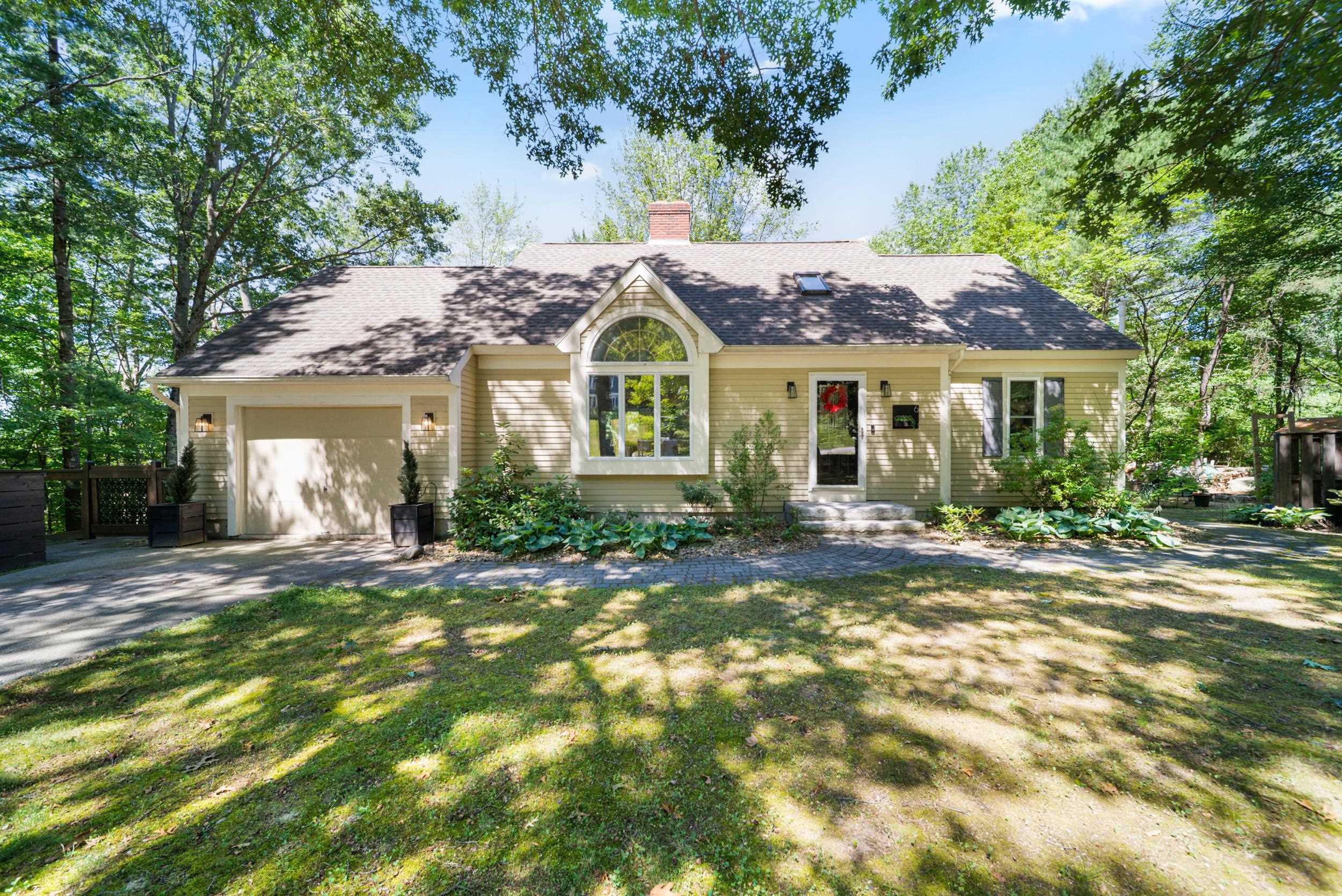 Property Photo: 6 Lindsay Road NH 03106