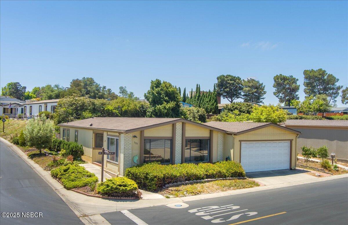 Property Photo: 1120 Devonshire Place CA 93455