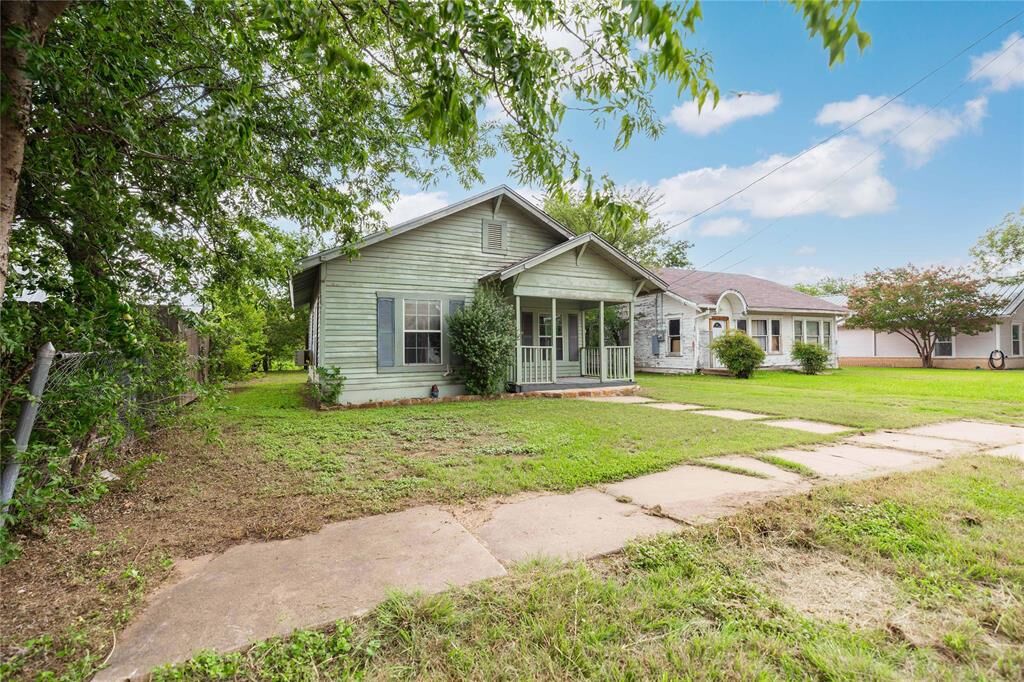 Property Photo:  1806 1st Street  TX 76801 