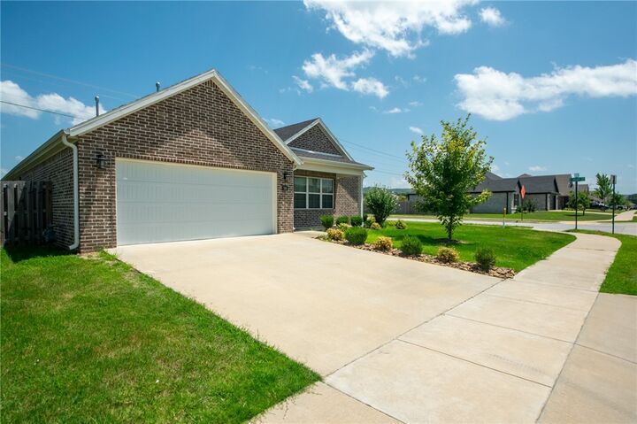 Property Photo:  70 E Loveland Loop  AR 72730 