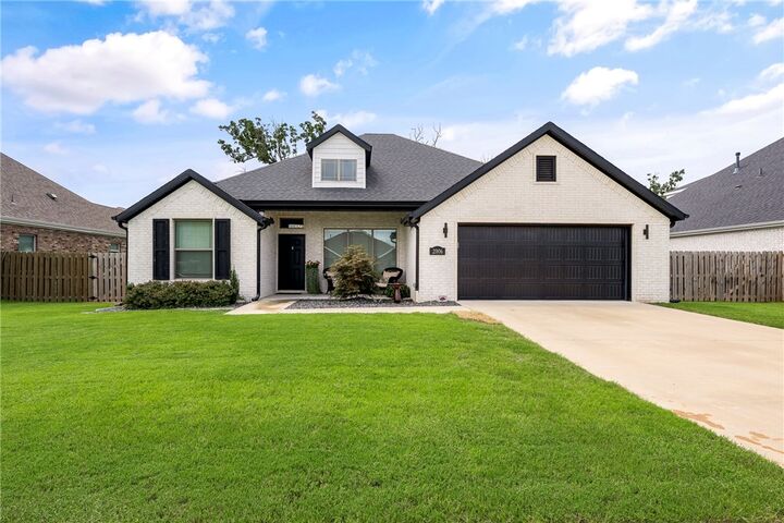 Property Photo: 2006 W Chandler Avenue AR 72758