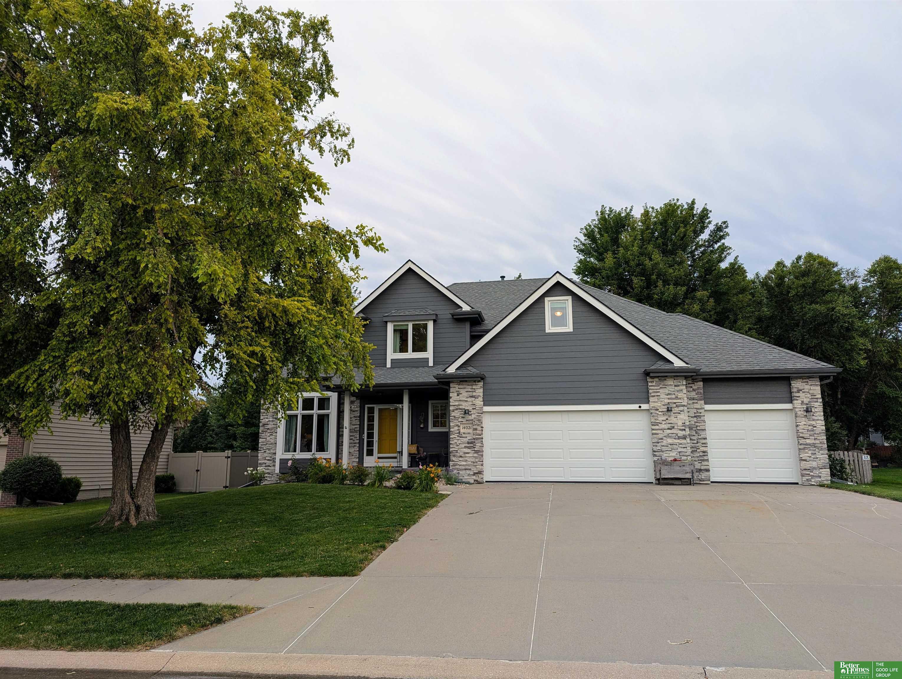 Property Photo: 14021 Camden Avenue NE 68164