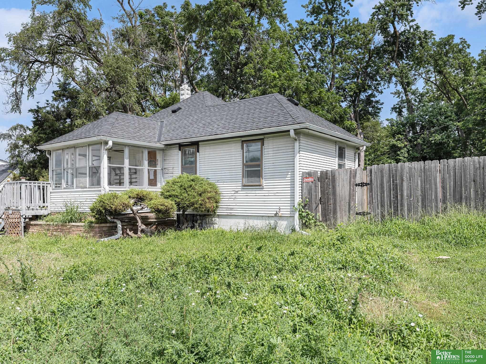 Property Photo: 6504 Ames Avenue NE 68104