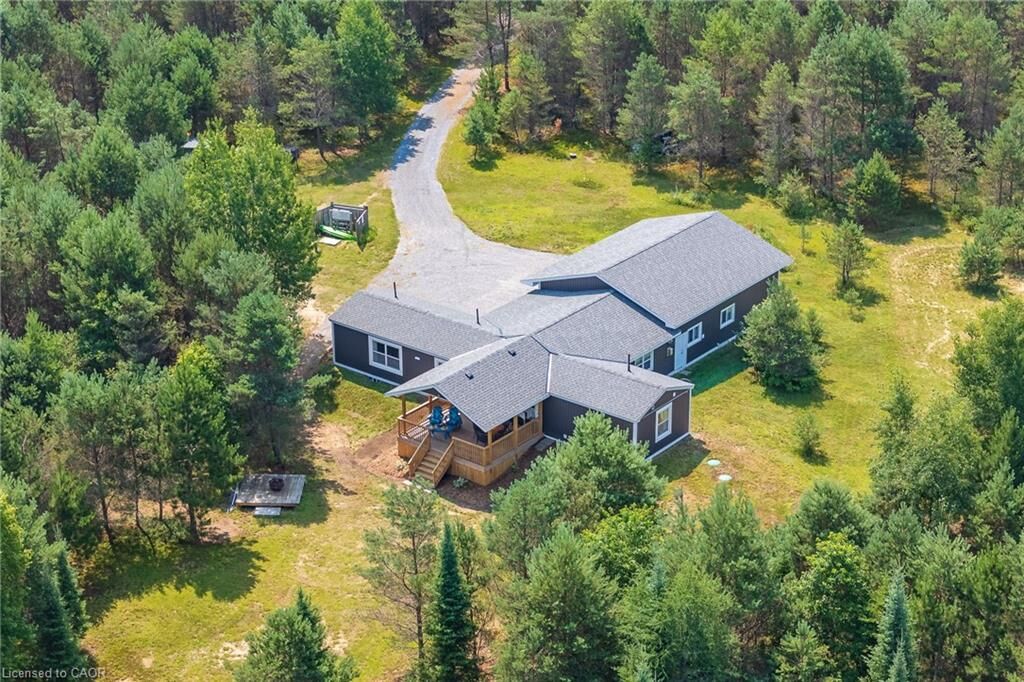 Property Photo: 889 Sandhill Road ON P0A 1Z0