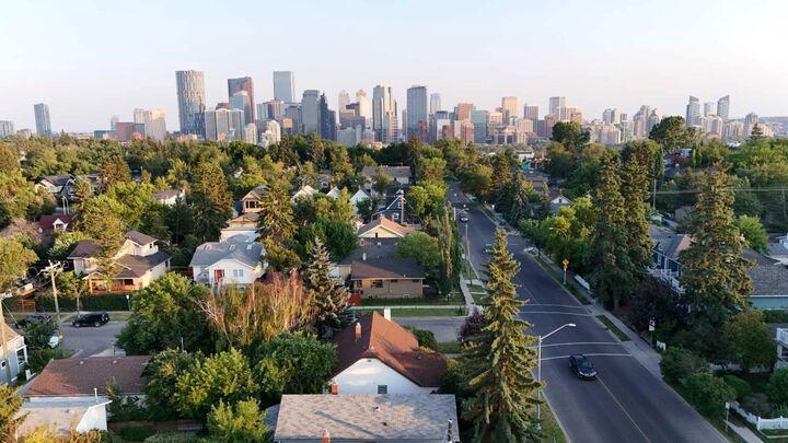 Property Photo: 1402 4 Street NW AB T2M 2Y9