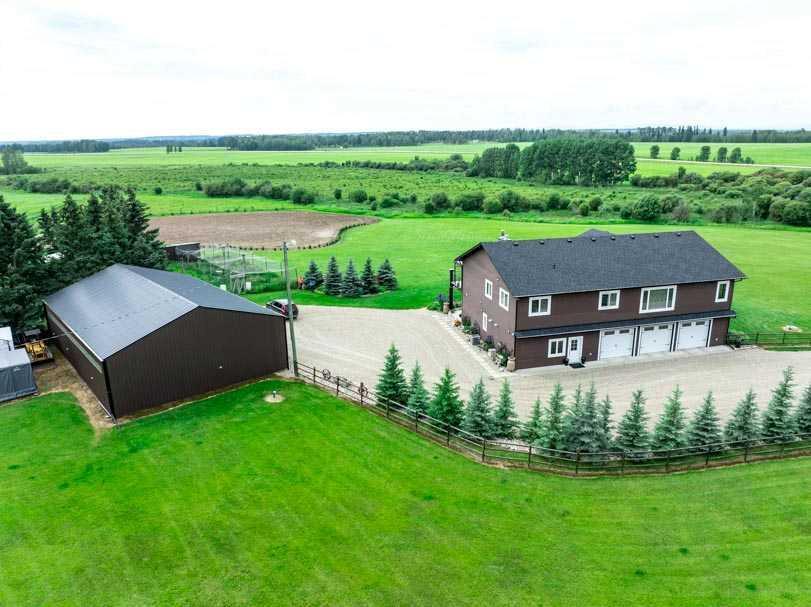 Property Photo:  62067 Township Rd 380  AB T4T 2A1 