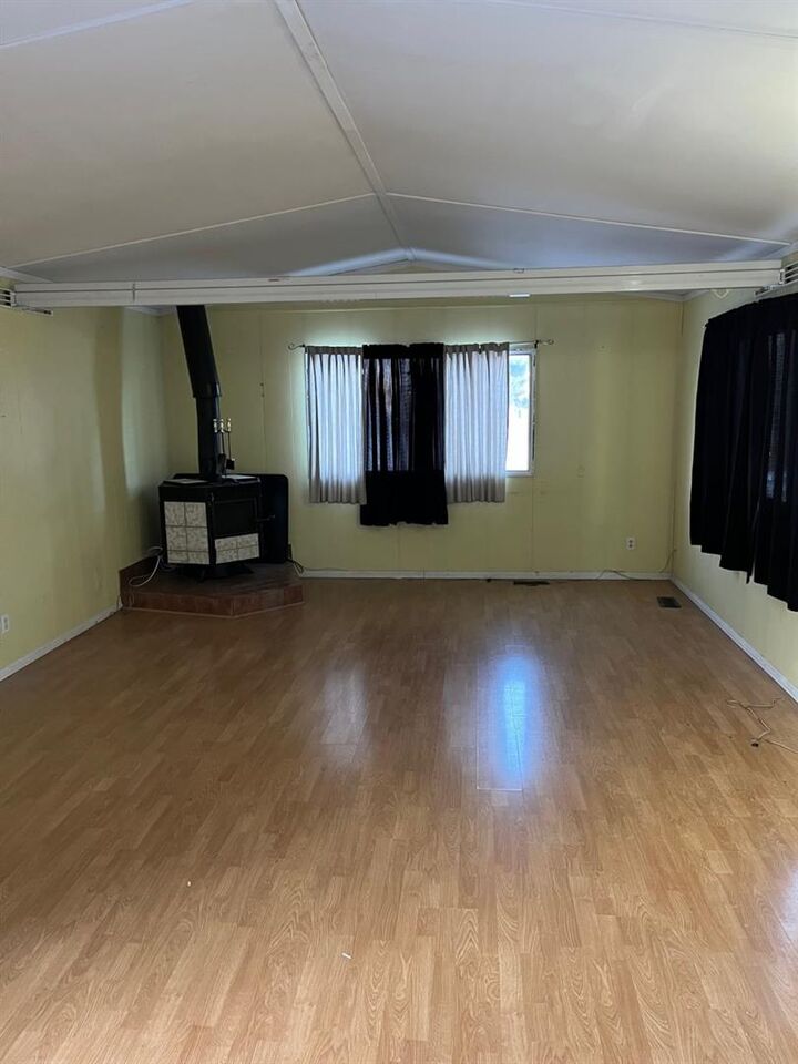 Photo de la propriété:  9913 80 Avenue  AB T8S 1A9 