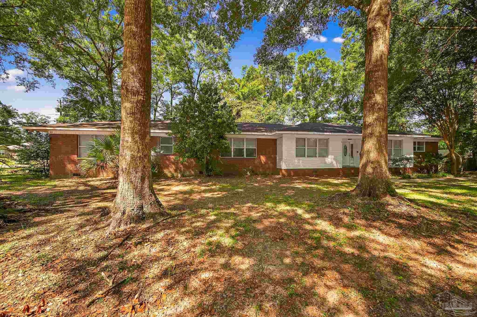 Property Photo:  921 Lisa Hill Dr  FL 32533 