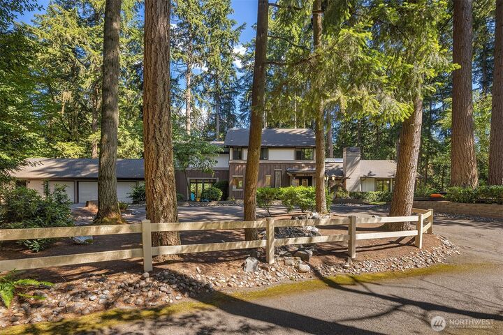 Property Photo:  3720  131st Avenue NE  WA 98005 