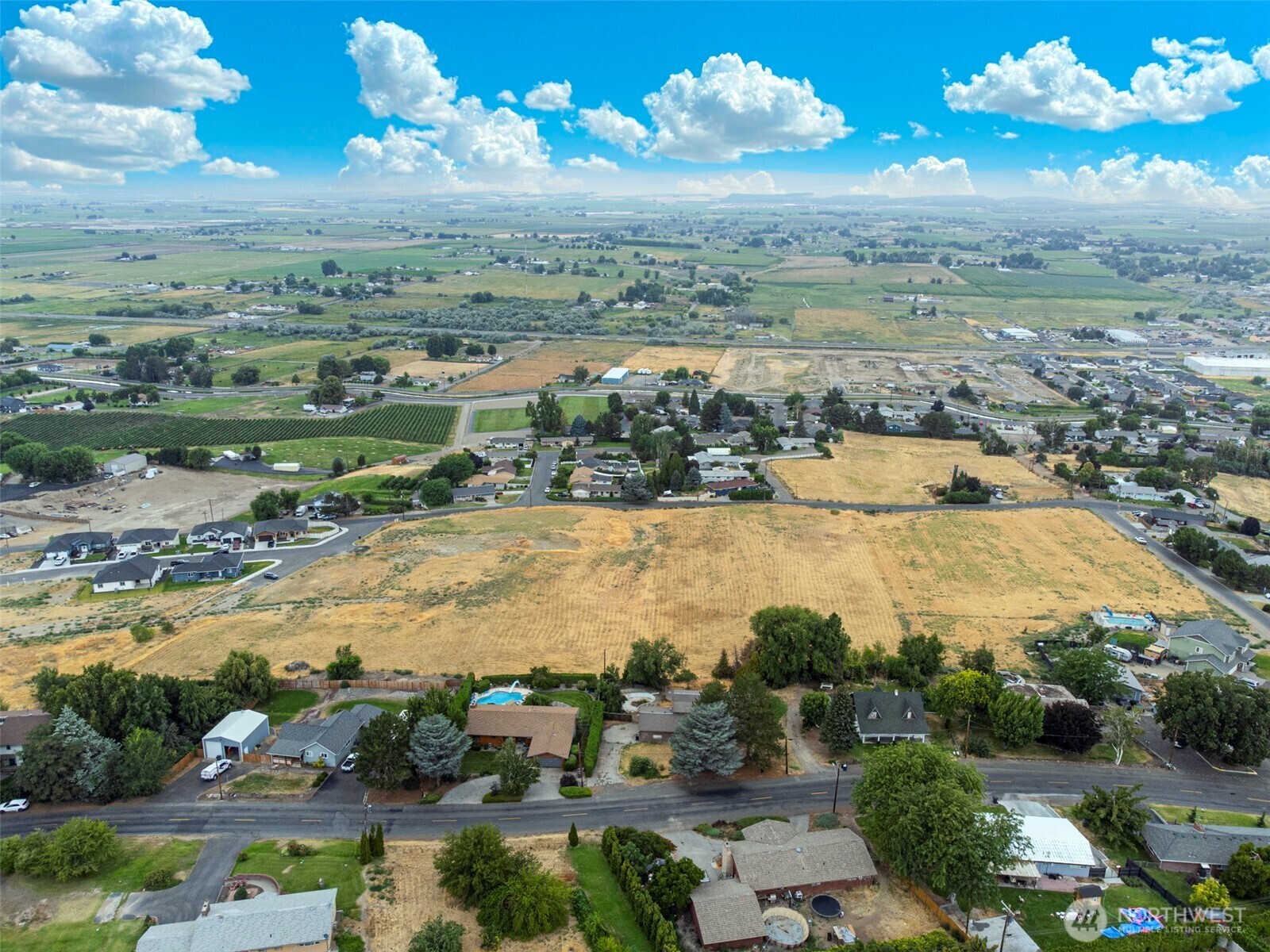 Property Photo:  1  Lander Ct Lot 1  WA 98944 